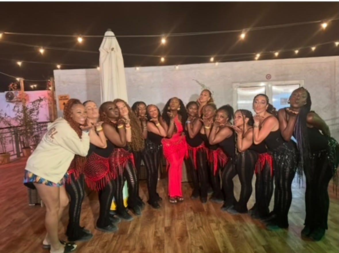 Tems and the dancers before the show
