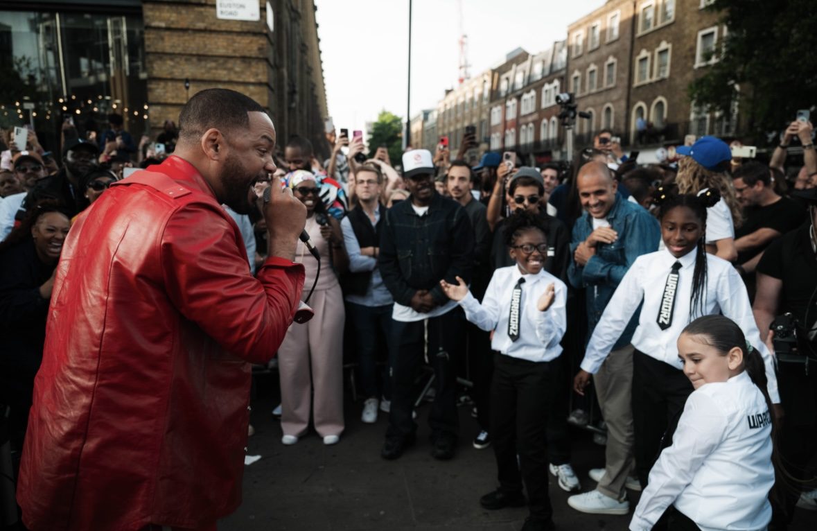 Will Smith at King's Cross with the Warriorz dancers, the routine learned in twenty-four hours